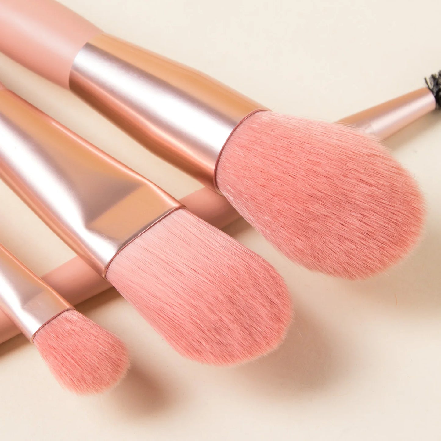 8PCS Makeup Brush Set - Includes Concealer, Blush, Powder, Eyeshadow, Highlighter, and Foundation Brushes